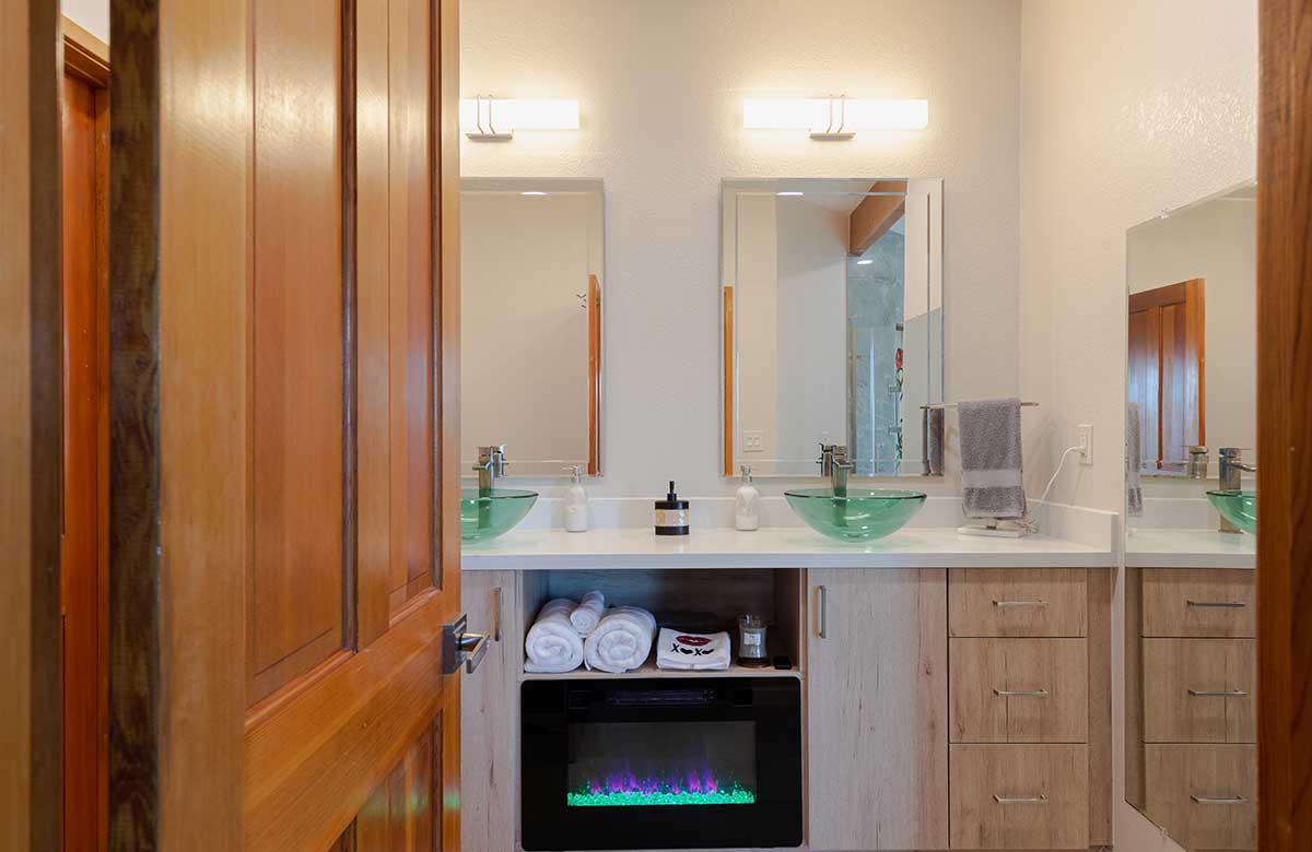 Powder-room-with-eggplant-colored-tile-and-dramatic-lighting